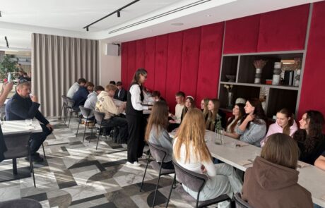 af236dd12efcbf45d23ba5ee592f2595